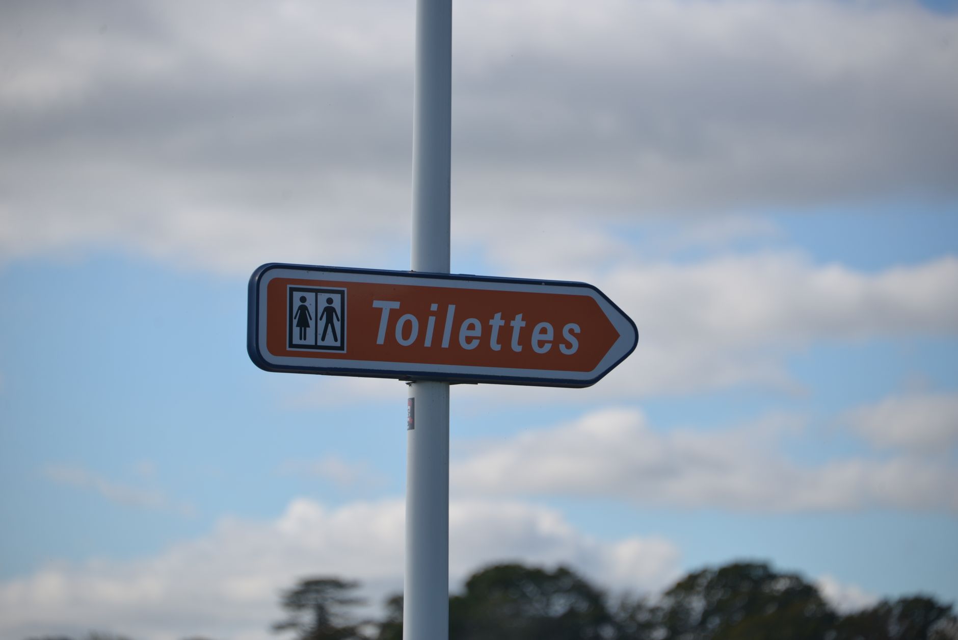 Votre toilette sent mauvais ? Voici comment le bicarbonate de soude peut tout changer !