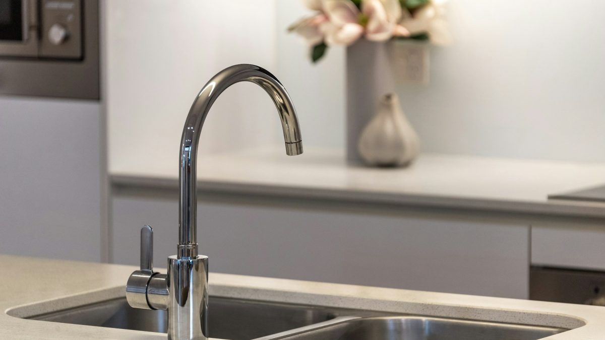 Robinet de cuisine pour l'eau chaude sanitaire