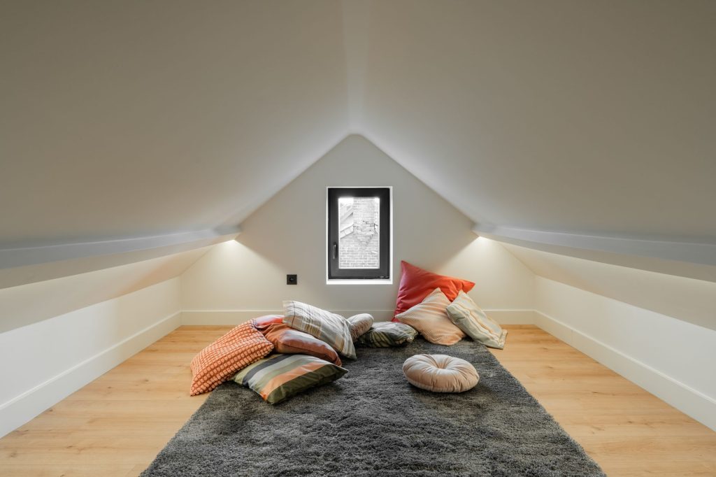 Guide pas à pas : poser une fenêtre de toit VELUX