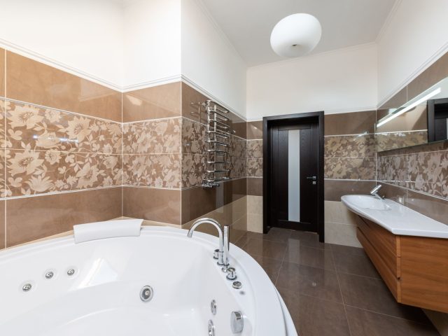 Pourquoi choisir des douches à ras du sol pour votre rénovation ?