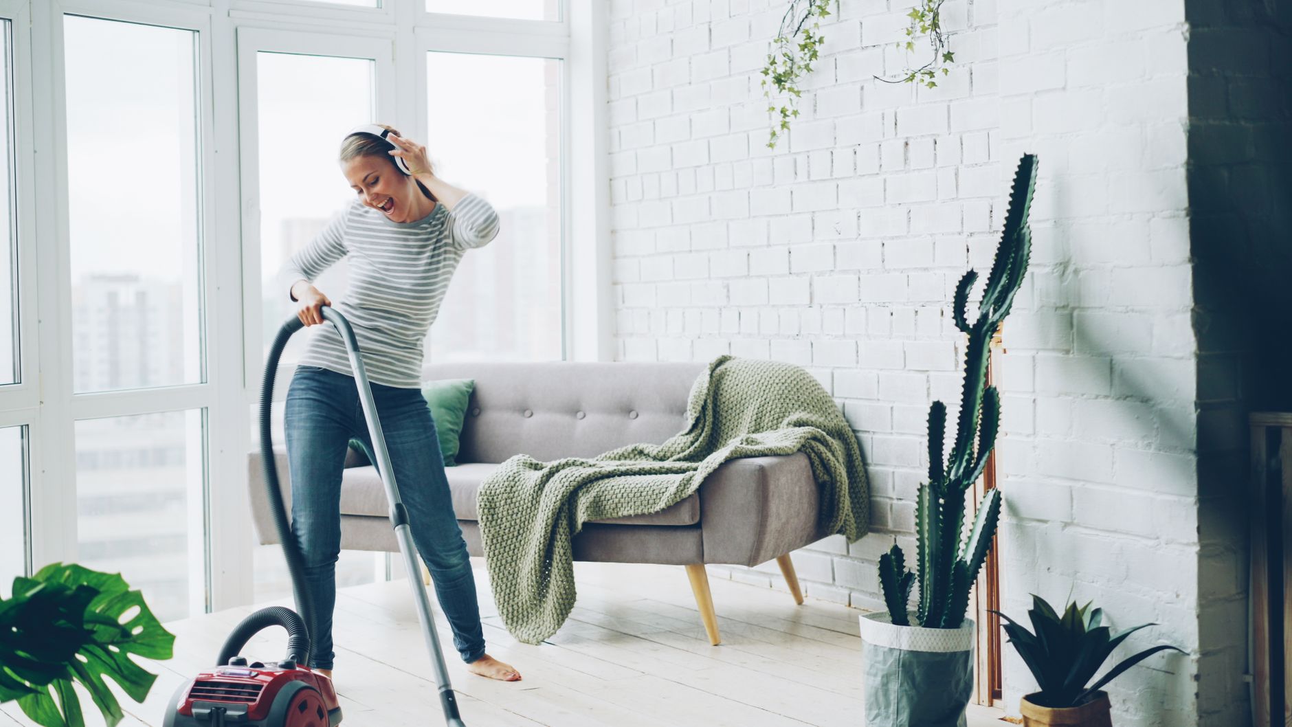 Réduisez vos factures de chauffage grâce à un simple joint sous la porte