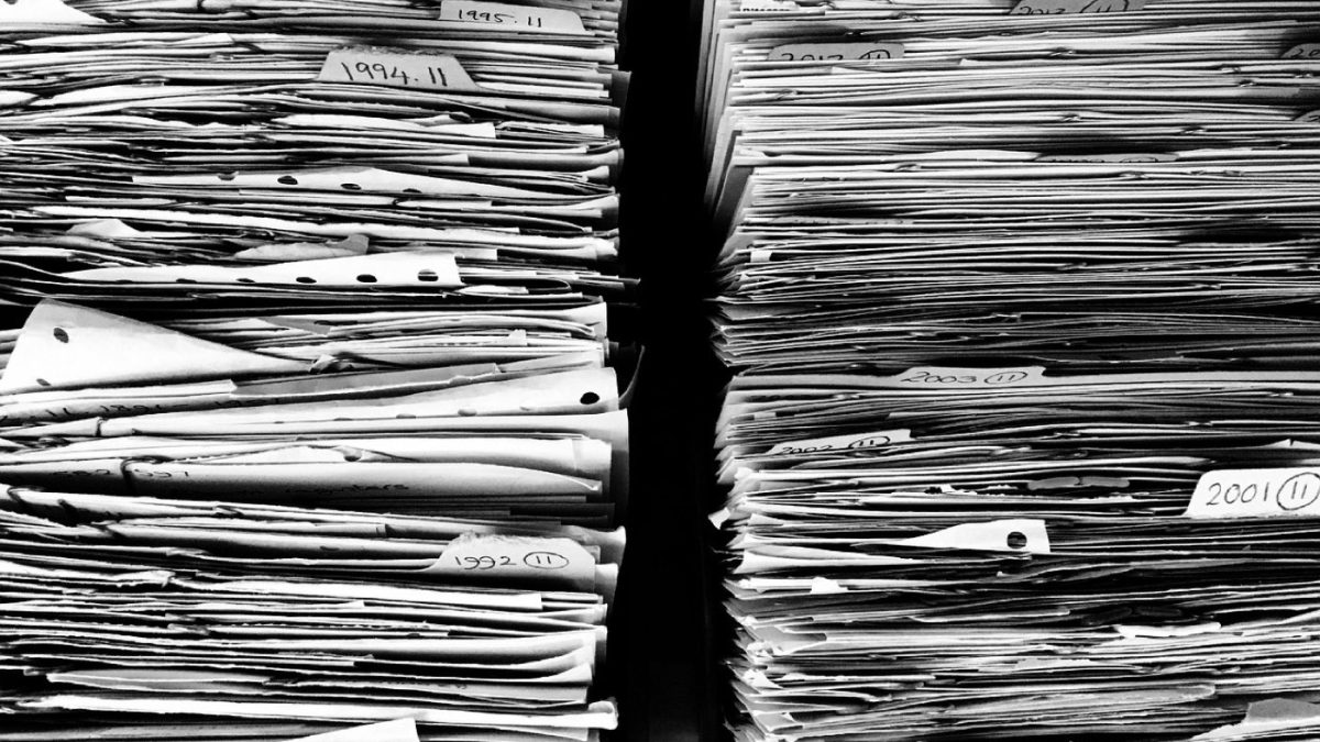 Comment lire un devis de travaux poste par poste, stylo en main