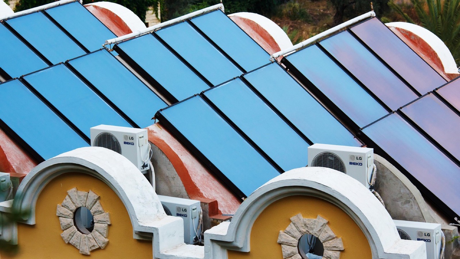 caméra thermique utilisée lors d'un diagnostic de performance énergétique sur une maison